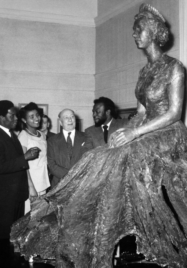 Ben Enwonwu (right) unveiled his portrait statue of Queen Elizabeth at the Royal Society of British Artists in 1957.