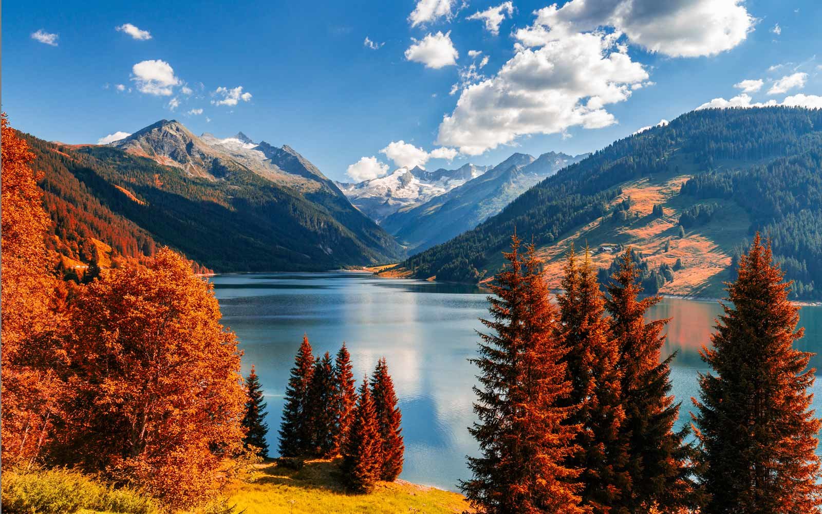 Fabulous Mountain View and Fall Foliage of Alps along a lake in Tyrol, Austria, 1600x1000. (26 August 2016)