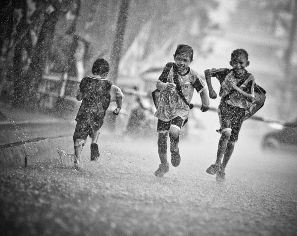 Kids Racing in the Rain (Coolupon)