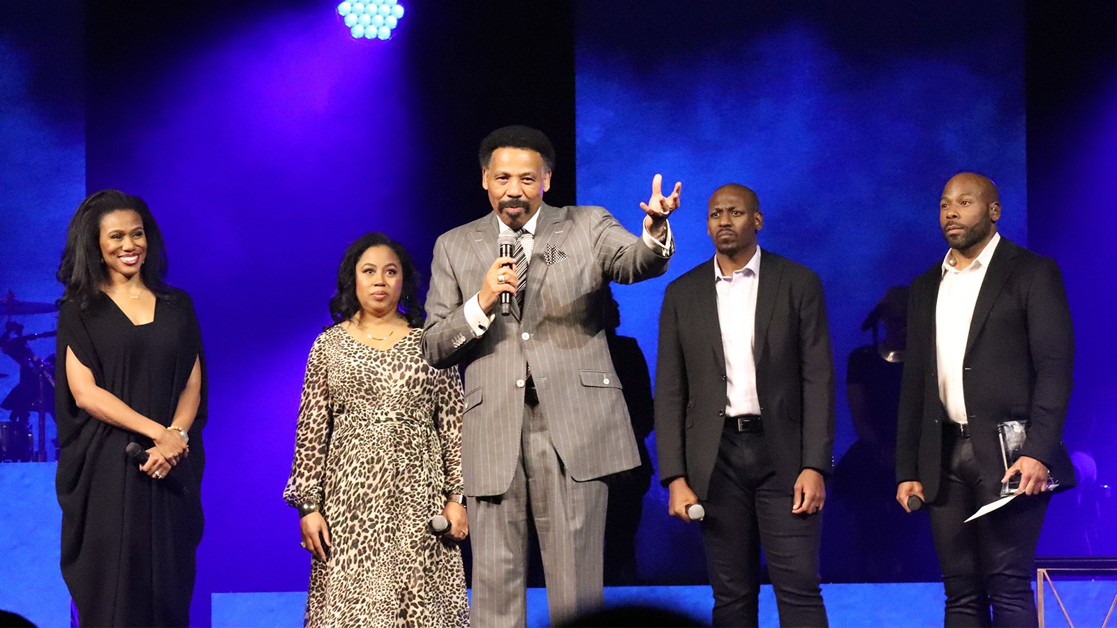 Pastor Tony Evans, center, speaks during the Kingdom Legacy Live event on Friday, Nov. 8, 2019, in Dallas. Evans’ children stand behind him. (Image RNS by Adelle M. Banks)