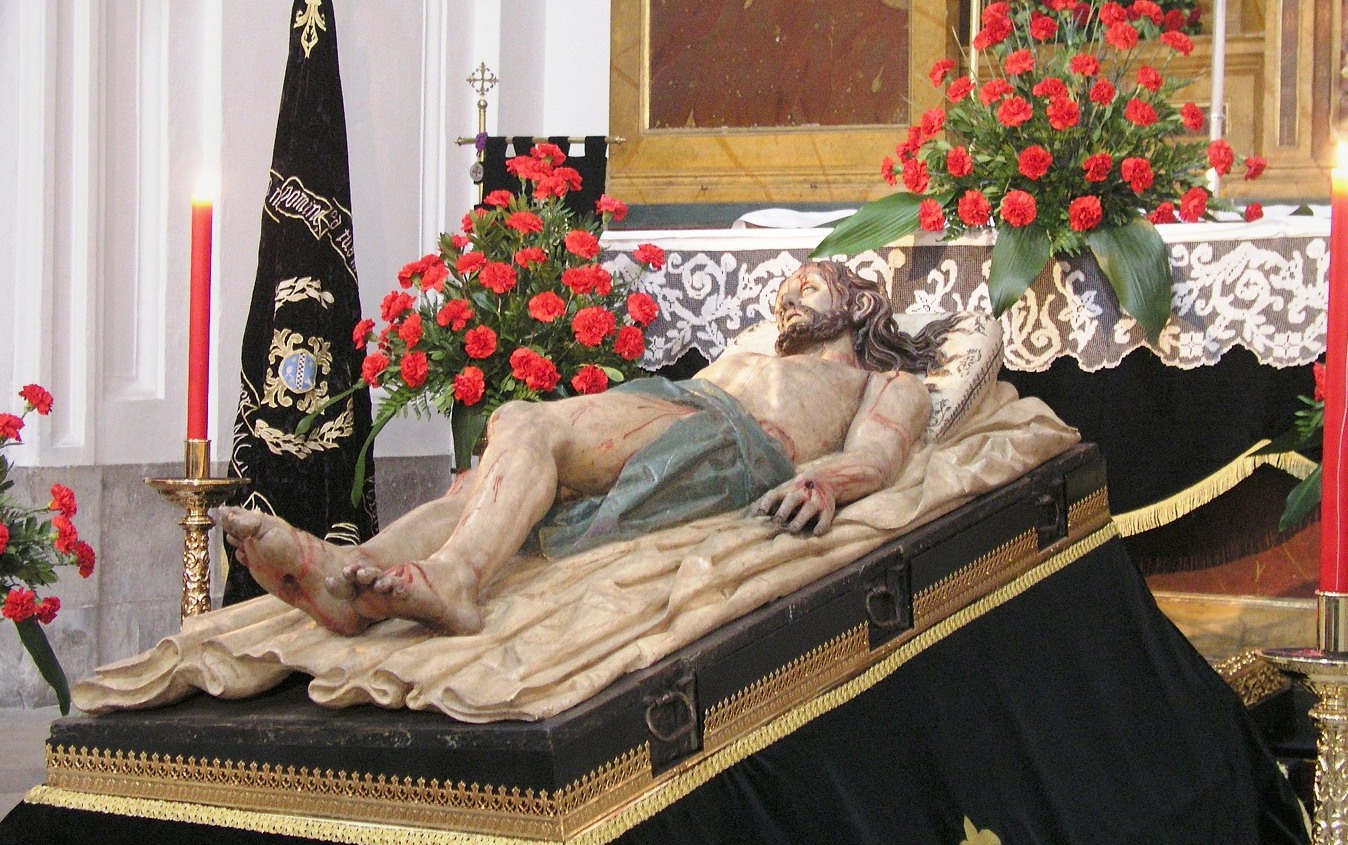 Statue of Jesus lying in the tomb by Cristo yacente Gregorio Fernandez (WikiCommons)